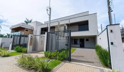 Casa com 3 quartos à venda na Doutor Waldyr Obayashi, 70, Butiatuvinha, Curitiba por R$ 1.170.000