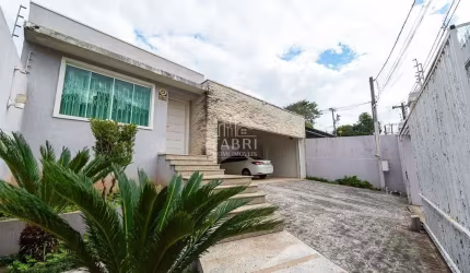 Casa com 4 quartos à venda na Avenida da República, 6629, Guaíra, Curitiba por R$ 1.200.000