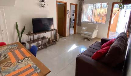Maravilhosa Casa Sobreposta Térrea!
