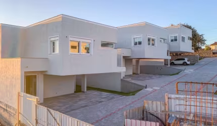 Casa à venda 3 Quartos, 1 Suite, 2 Vagas, 181.4M², Rondônia, Novo Hamburgo - RS
