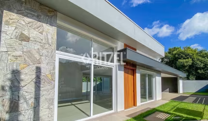 Casa plana com 3 suítes à venda próxima ao CEI no Centro de Campo Bom RS