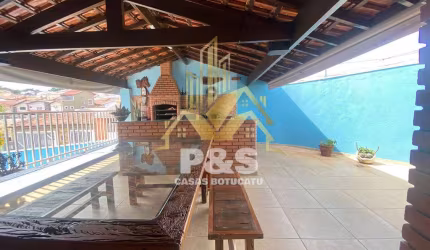 Casa no Jd Paraíso II, com amplo quintal e área gourmet com vista incrível!