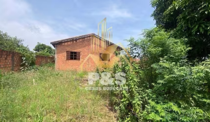 Casa de dois dormitórios, com um terreno de 1023 m2