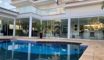 Espetacular casa com 4 suítes no Condomínio Residencial Hípica de Botucatu.