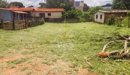 Oportunidade! Terreno com ótima localização com 450 m2 em Botucatu!