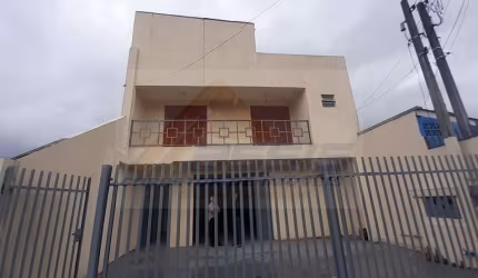 Sobrado à venda no bairro Sítio Cercado - Curitiba/PR