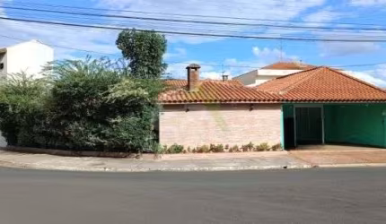 Casa de 3 dormitórios com suíte e churrasqueira no Parque Fehr, São Carlos