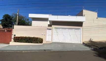 Casa de alto padrão com piscina aquecida no Planalto Paraíso, São Carlos