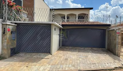 Casa à venda com 4 dormitórios e churrasqueira na Vila Brasília em São Carlos