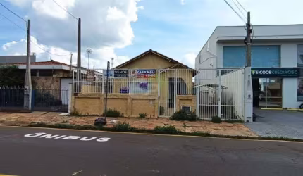 Casa à venda na Vila Prado, São Carlos - 3 dormitórios, 2 banheiros, 2 cozinhas, edícula