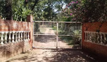 Linda chácara em condomínio com campo de futebol e piscina em São Carlos