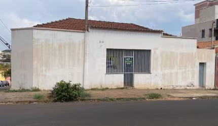 Casa à Venda no Centro de São Carlos | 2 Dormitórios e 2 Vagas de Garagem!