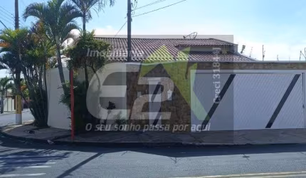Casa de alto padrão com piscina aquecida e churrasqueira no Jardim Acapulco