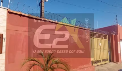 Barracão comercial à venda no Centro de Ibaté!