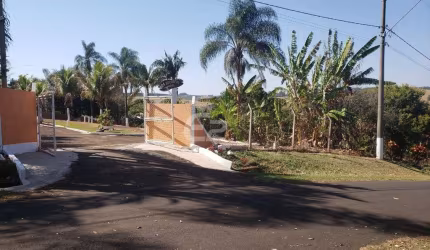 Chácara de luxo com 3 suítes e piscina aquecida em São Carlos