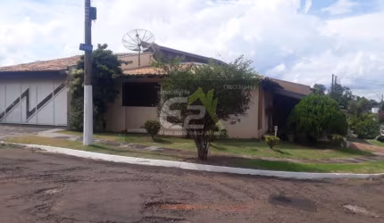 Casa de 4 dormitórios com suíte e piscina no Residencial Samambaia, São Carlos