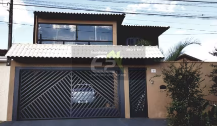 Casa à venda em São Carlos, Parque Fehr - 3 dormitórios, suíte e quintal amplo!