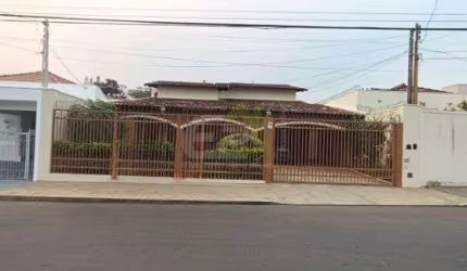 Sobrado de 6 dormitórios com suíte e churrasqueira na Vila Nery, São Carlos