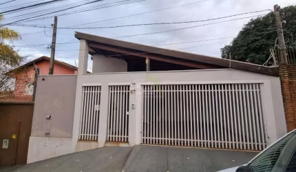 Casa à venda com 3 dormitórios e piscina em Jardim Nova Santa Paula, São Carlos
