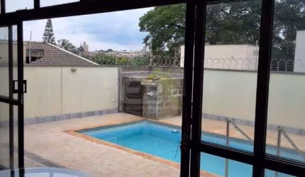 Casa padrão com piscina e churrasqueira no Jardim Cardinalli, São Carlos