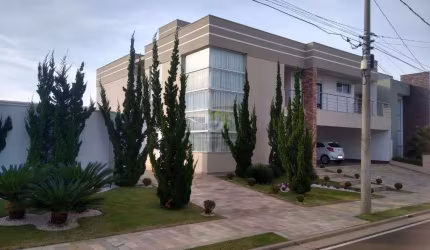 Casa de luxo com piscina e churrasqueira no Condomínio Parque Residencial Damha III
