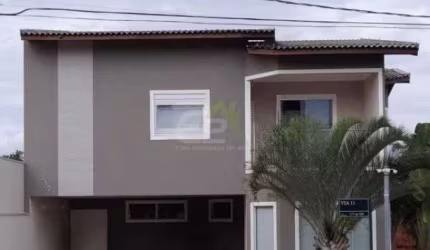Sobrado de Luxo em Condomínio - 3 Suítes, Piscina e Churrasqueira - São Carlos