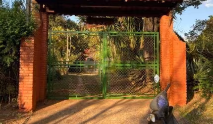Chácara à venda em São Carlos: 2 dormitórios, campo de areia e piscina!
