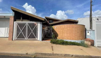 Linda Casa à Venda em Condomínio no Parque Fehr, São Carlos