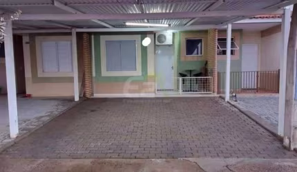 Charmosa Casa de 3 Dormitórios no Condomínio Jardim Ipanema