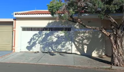 Casa à venda no Jardim Hikari, São Carlos: 3 dormitórios, suíte, churrasqueira!