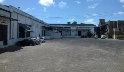 Galpão 400m² com Pé Direito Alto – Recife/PE