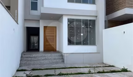 Casa com 3 quartos à venda em Laranjal - RJ
