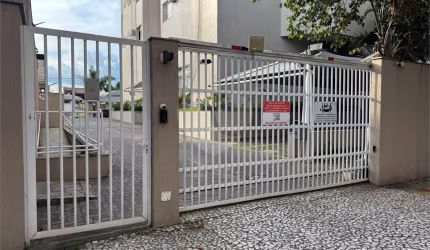 Apartamento com 3 quartos à venda em Aterrado - RJ