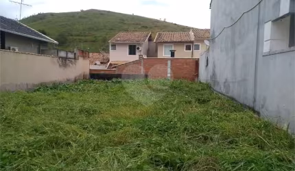 Terreno à venda em Jardim Amália - RJ