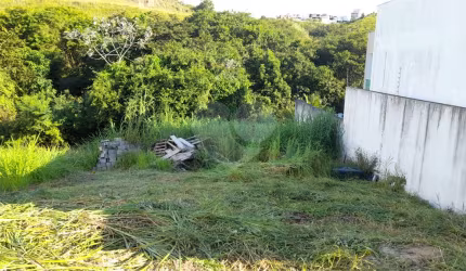 Terreno à venda em Jardim Amália - RJ