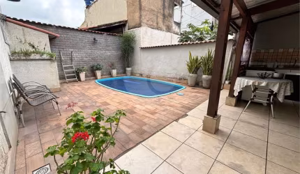 Casa com 3 quartos à venda em Vila Mury - RJ