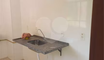 Apartamento com 2 quartos para locação em Três Poços - RJ