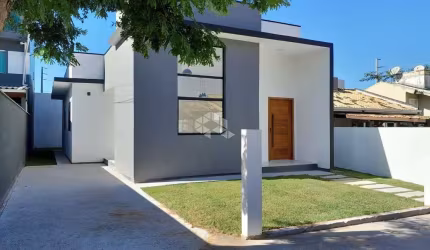 Casa Nova no bairro MADRI EM PALHOÇA 90,03 m² de área privativa e 3 QUARTOS/DORMITÓRIOS  sendo 1 SUÍTE por R$ 690.000