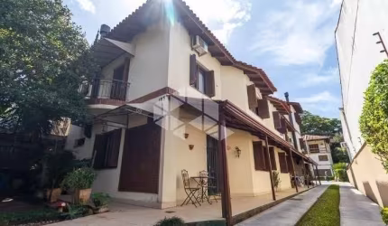 VENDA CASA EM CONDOMÍNIO DE 2 DORMITÓRIOS COM VAGA GARAGEM