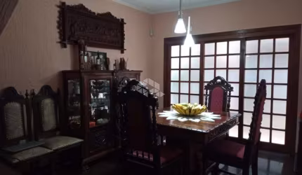 Sobrado com 3 Dormitórios e 1 Suíte com 136 m2