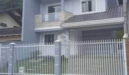 Sobrado com 3 quartos no Glória