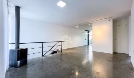Excelente casa no bairro Guarujá rua tranquila e ótima localização.