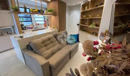 Apartamento mobiliado com vista para o mar,  possui 2 dormitórios, sendo 1 suíte, 1 vaga de garagem no bairro João Paulo em Florianópolis/SC.