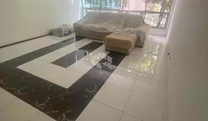 Apartamento na Aclimação, com 03 quartos, sendo 01 suíte e 3 vagas de garagens.