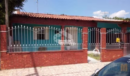 Casa 3 dormitórios com amplo pátio