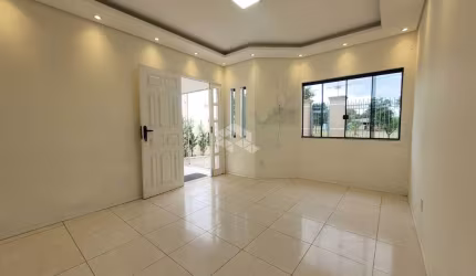 Linda casa 2 dormitórios com piscina e espaço com churrasqueira em Canoas