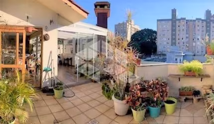 Cobertura 2d com 2 garagens, terraço amplo e elevador no Bairro Higienópolis próximo ao Zaffari , Carlos Gomes e Plínio Brasil Milano