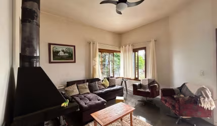 Excelente casa de 3 dormitórios próximo ao Parque da Cruz!