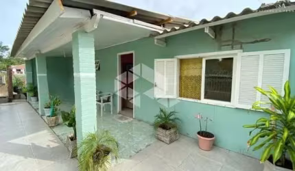 CASA 02 DORMITÓRIOS COM AMPLO TERRENO NO ALIANÇA