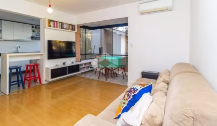 Apartamento de 2 dormitórios com vaga no Bairro Menino Deus próximo ao Nacional Menino Deus